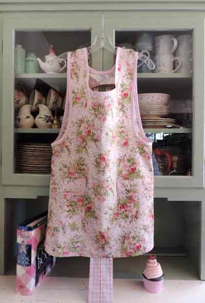 Grandma apron pink roses